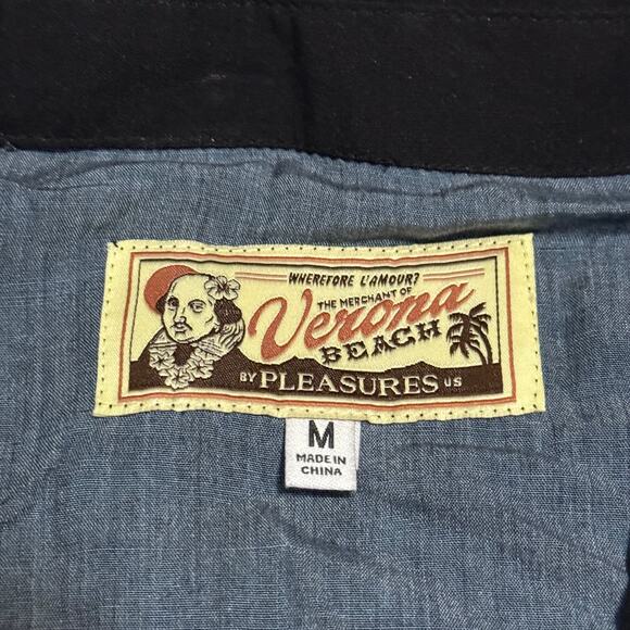 NWT Pleasures Verona Beach Leonardo DiCaprio Button Up Size M Romeo and Juliet - Picture 5 of 8